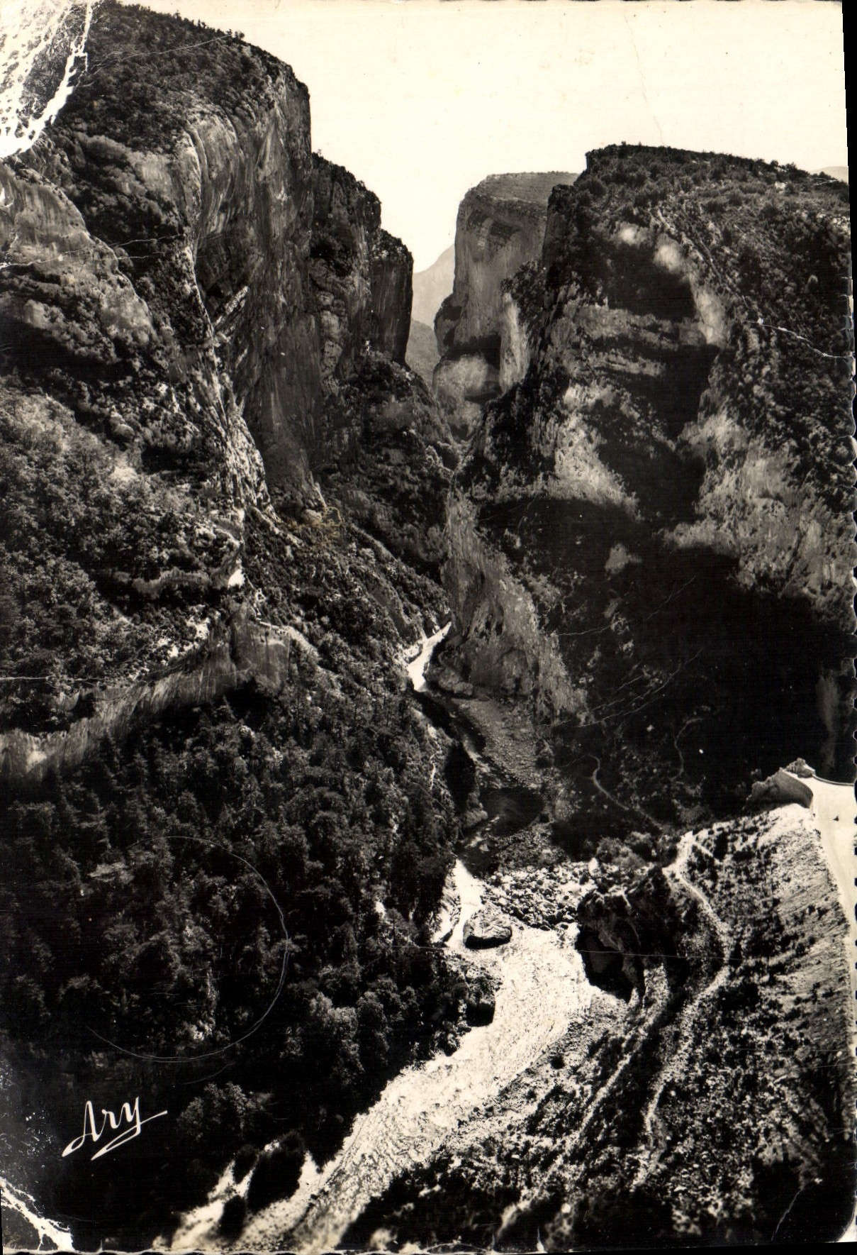 CPSM Les Gorges Pittoresques du Verdon Le defile des Gorges vu du Point Sublime 