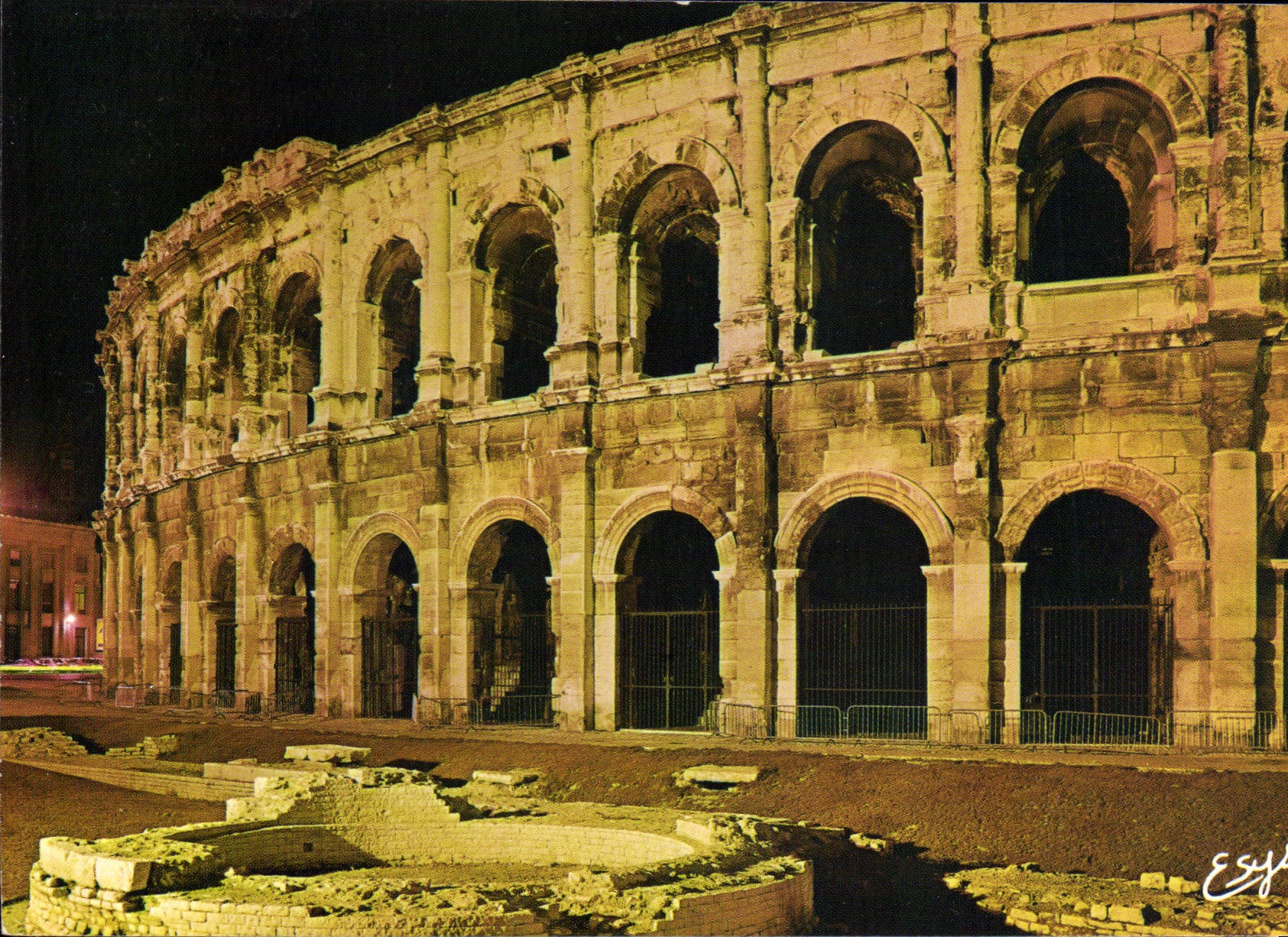 CPSM Nimes Gard Les Arenes Amphitheatre romain 