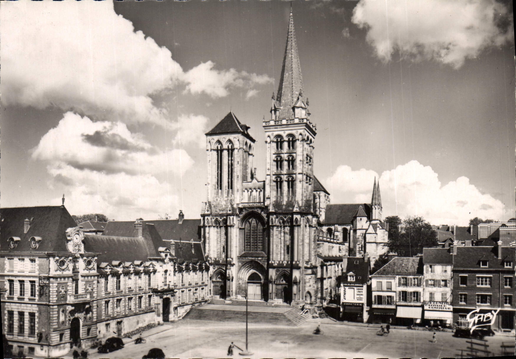 CPSM Lisieux Calvados La Cathedrale 