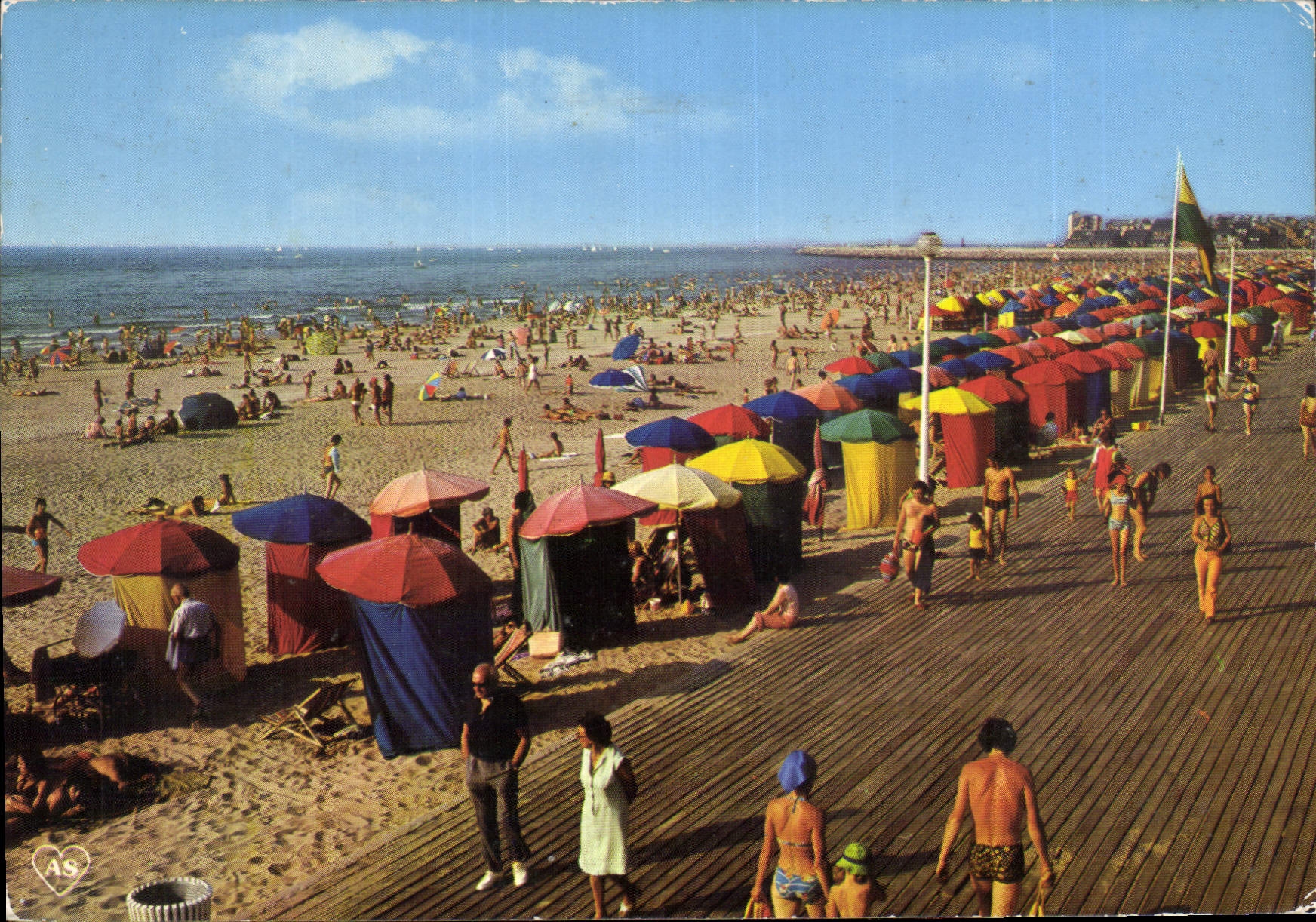 CPSM Deauville Calvados La Plage fleurie La Plage