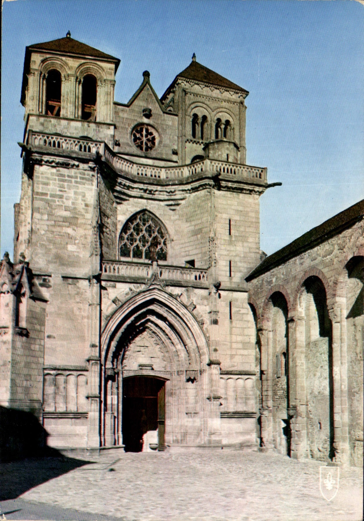 CPSM Les Bourbonnais Le Basilique de Souvigny
