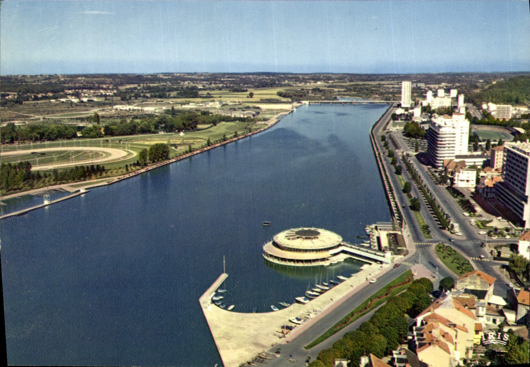 CPSM Vichy Allier Station ideale Sante Vacances Vue aerienne sur le Lac d'Allier et la Rotonde du La