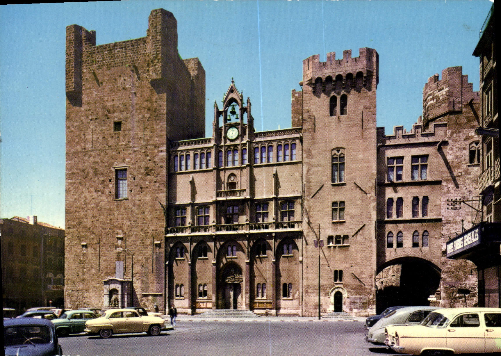 CPSM Narbonne Aude L'Hotel de Ville et sa Tour Sarrasine