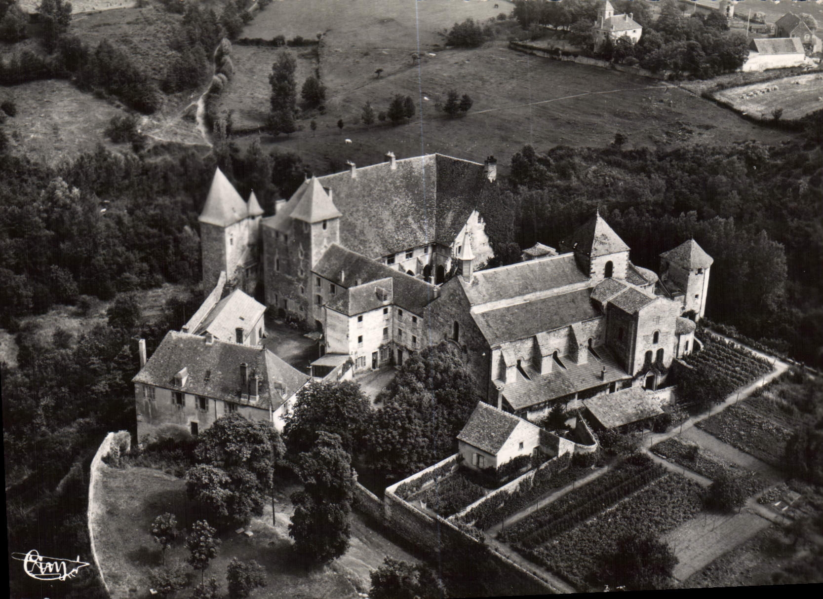 CPSM Chantelle Allier Vue aerienne Le Chateau