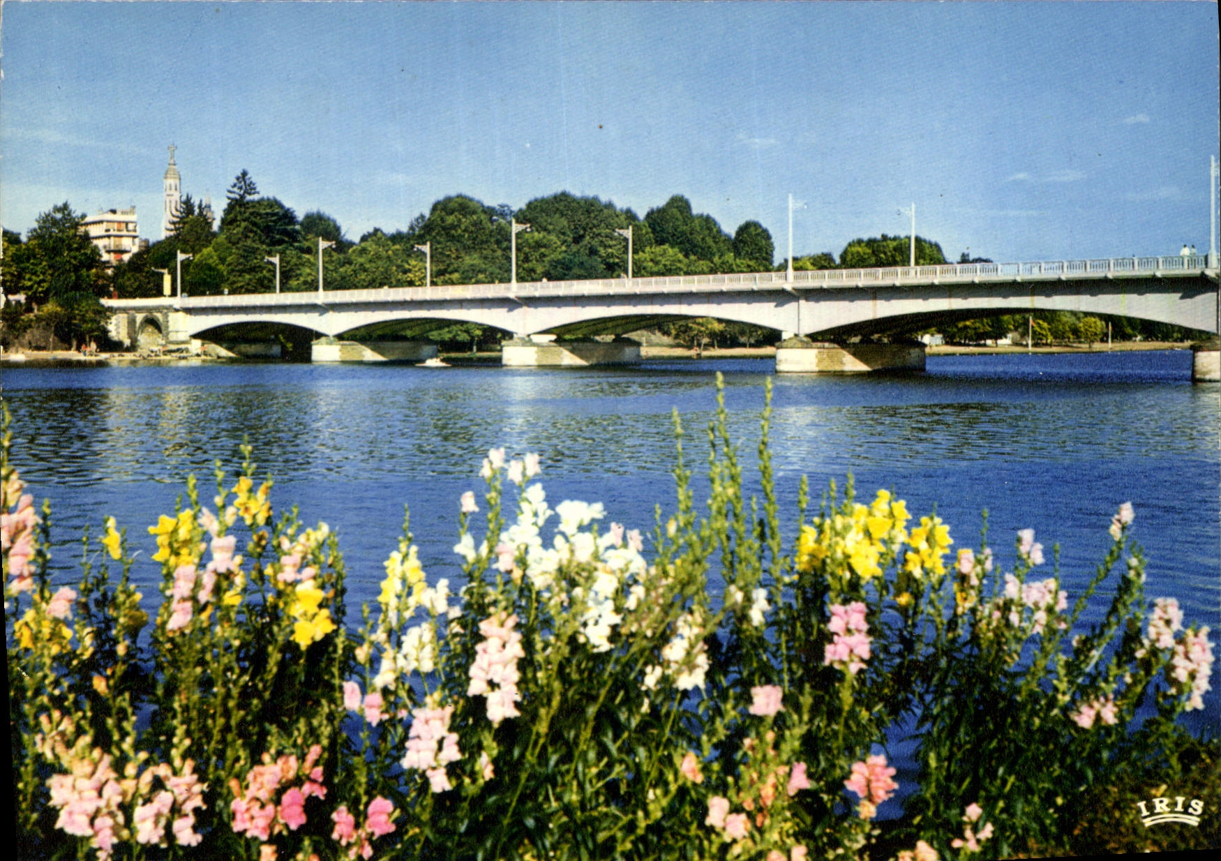 CPSM Vichy Allier Sante detente vacances Le pont Aristide Briand sur l'Allier 