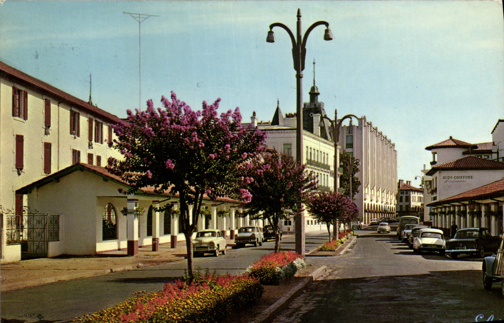 CPSM Dax Landes La Nouvelle Avenue Au fond Le Splendid