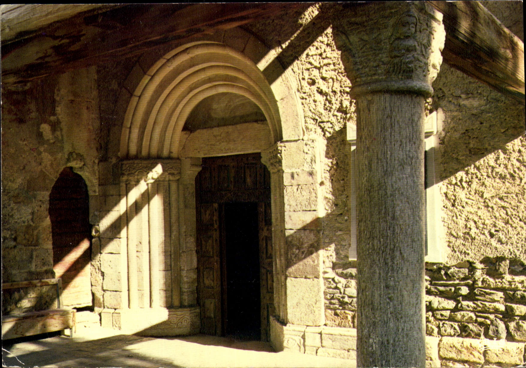 CPSM Arvieux Hautes Alpes Le porche de l'eglise