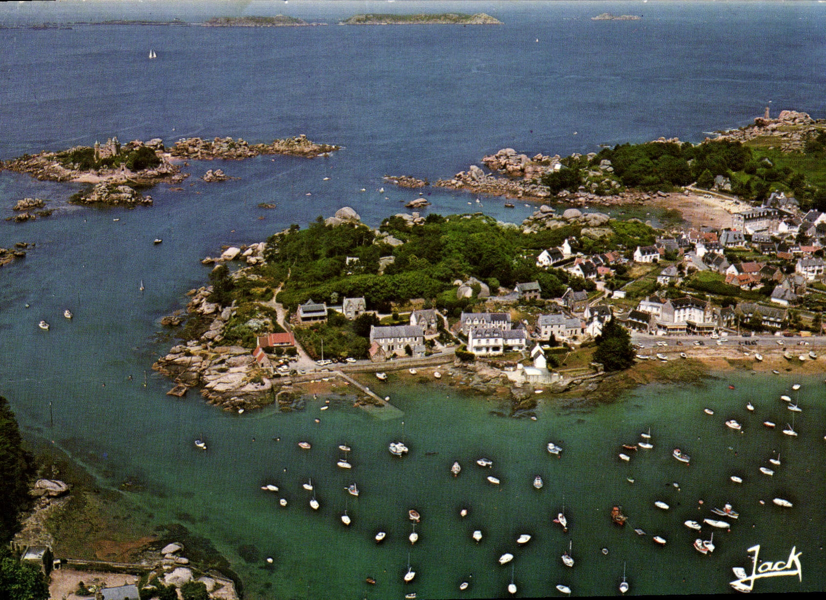 CPSM Couleurs de Bretagne La Cote de Granit Rose Ploumanach 