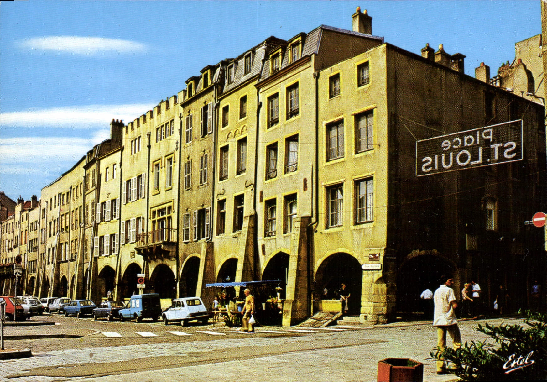 CPSM Au Pays Lorrain Metz Loseille La place Saint Mouis et ses maisons 