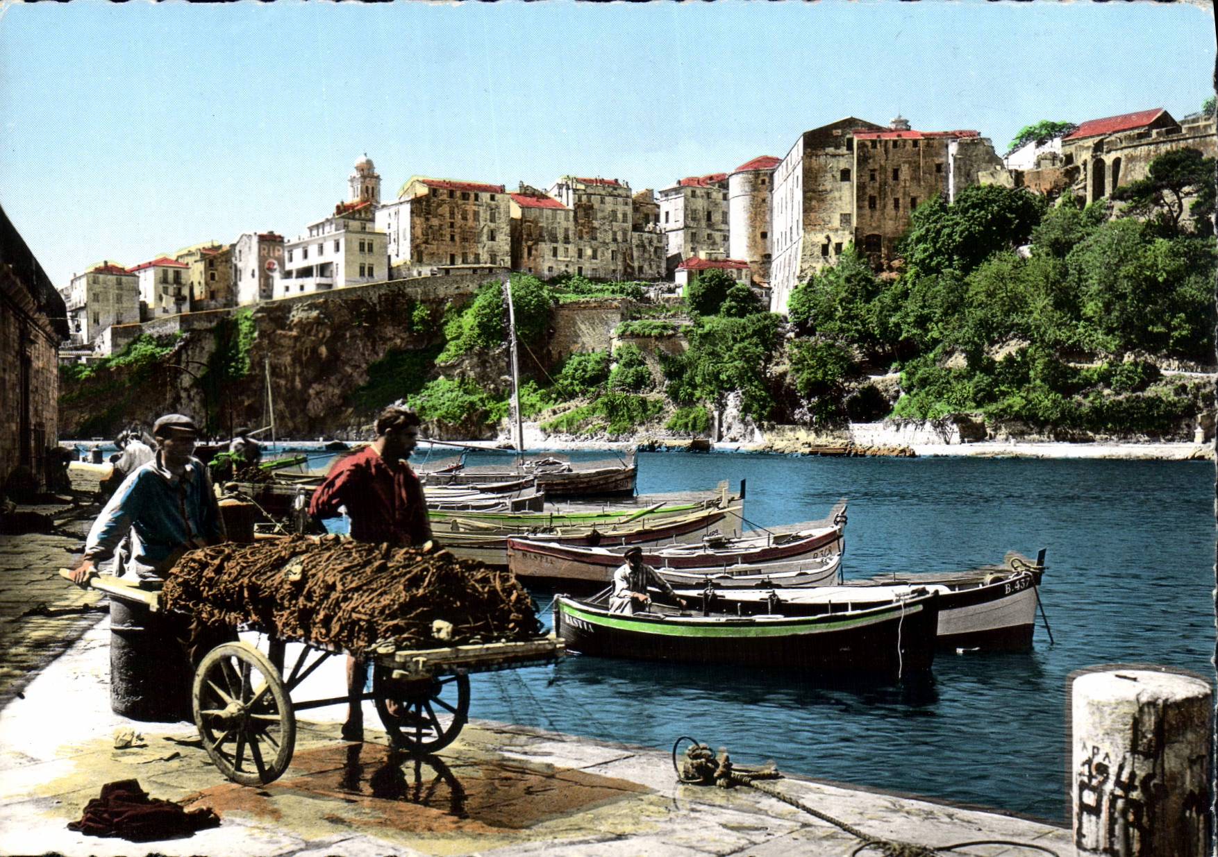 CPSM La Corse ile de beaute Bastia Le vieux Port et la Citadelle 