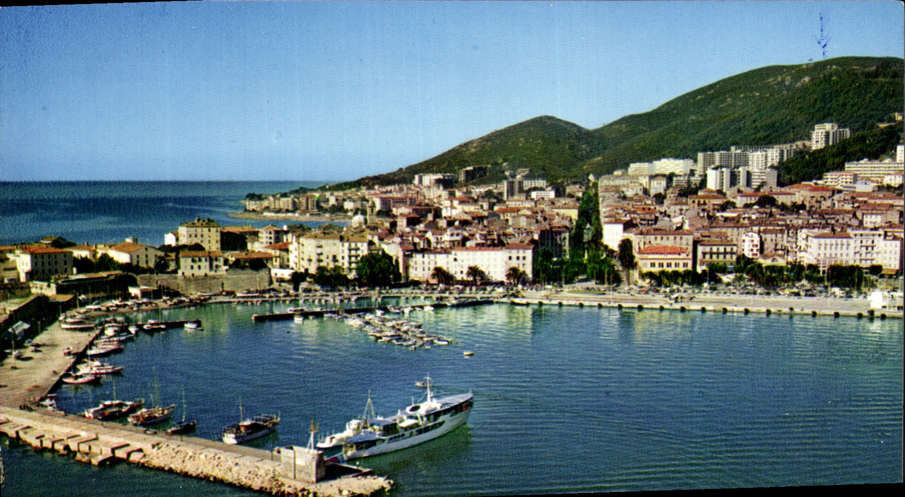 CPSM Charmes et Couleurs de la Corse Ajaccio le Port et la Ville 