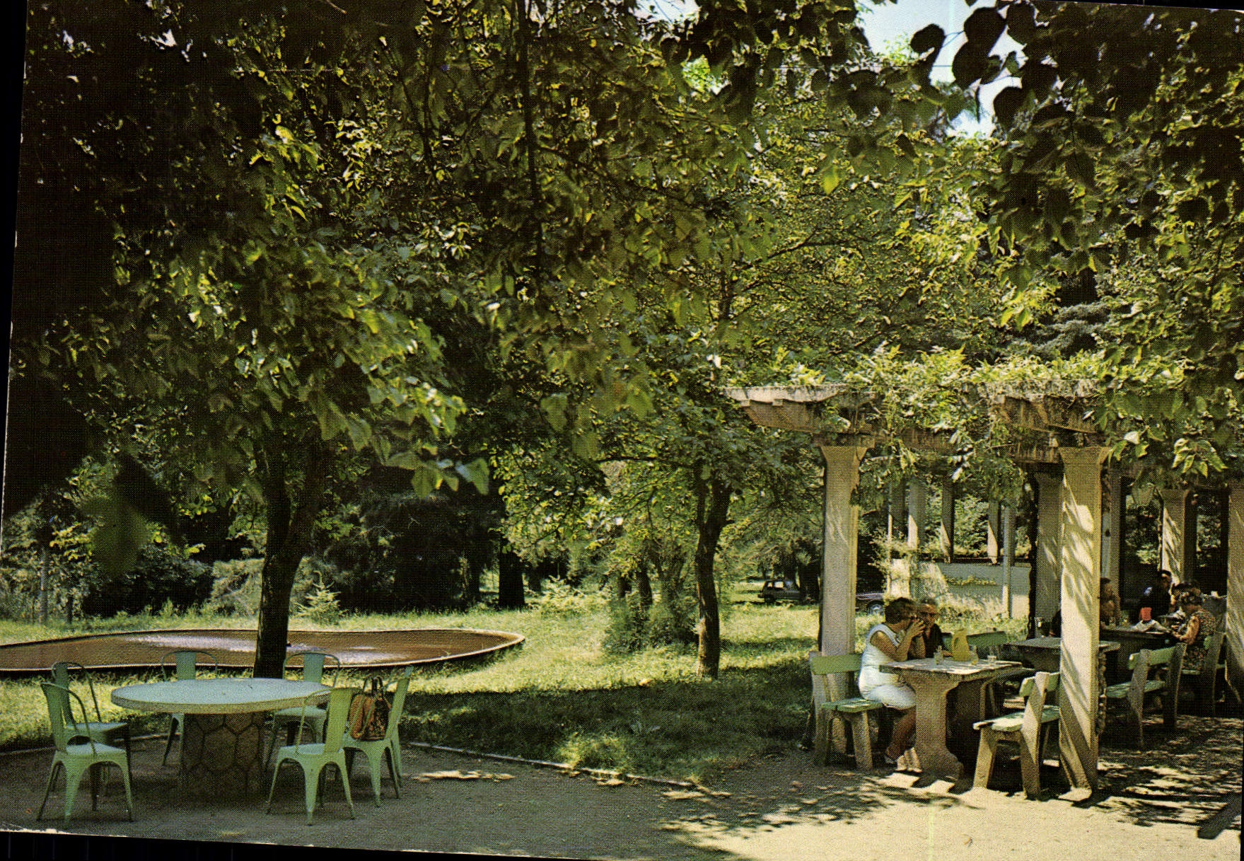 CPSM Hotel du Parc Chambon de Vorey Un coin du Parc