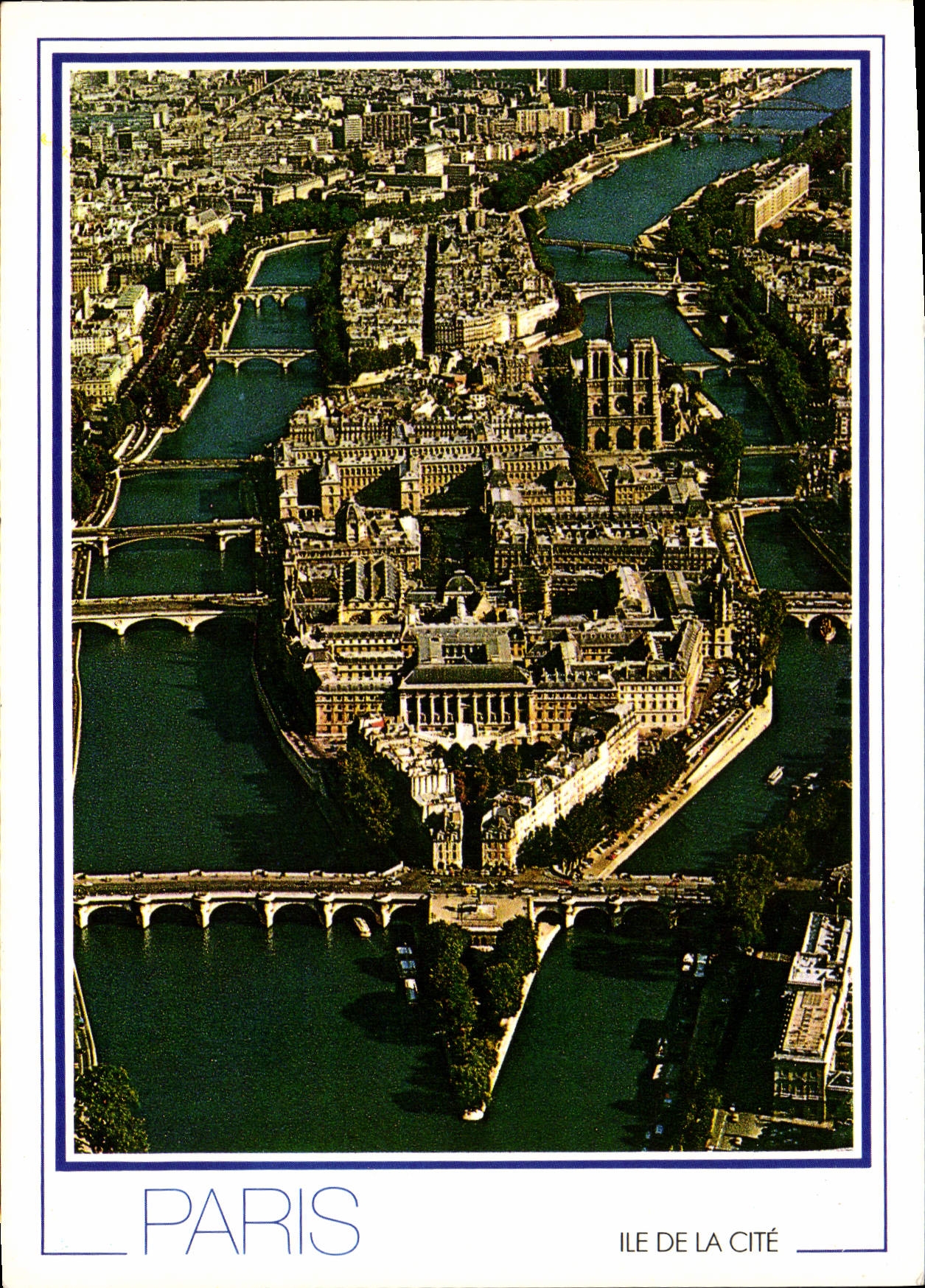 CPSM Paris en survolant la Seine panorama sur Ile de la Cite avec Notre Dame et l'Ile Saint Louis