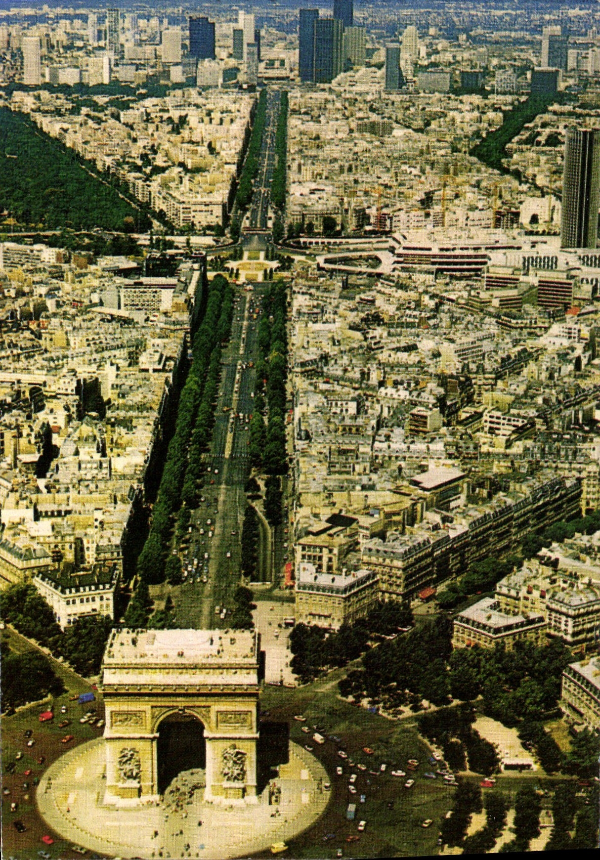 CPSM Paris l'Arc de Triomphe Perspective aerienne vers la Defense