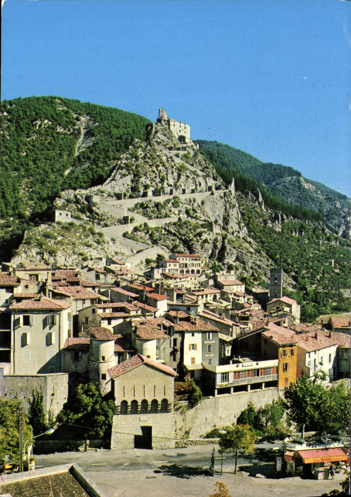 CPSM Entrevaux Alpes de Haute Provence village medieval fortifiee par Vauban de 1592 a 1702 vue gene