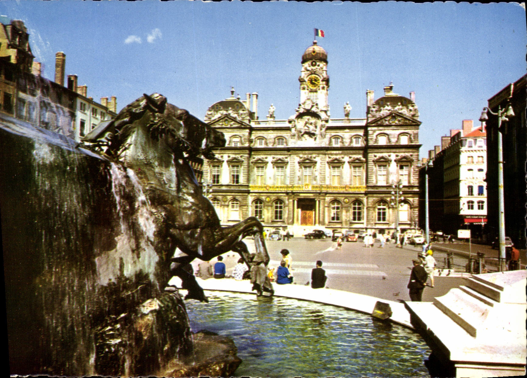 CPSM Lyon place des Torreaux la fontaine Bartholdi et l'hotel de ville 