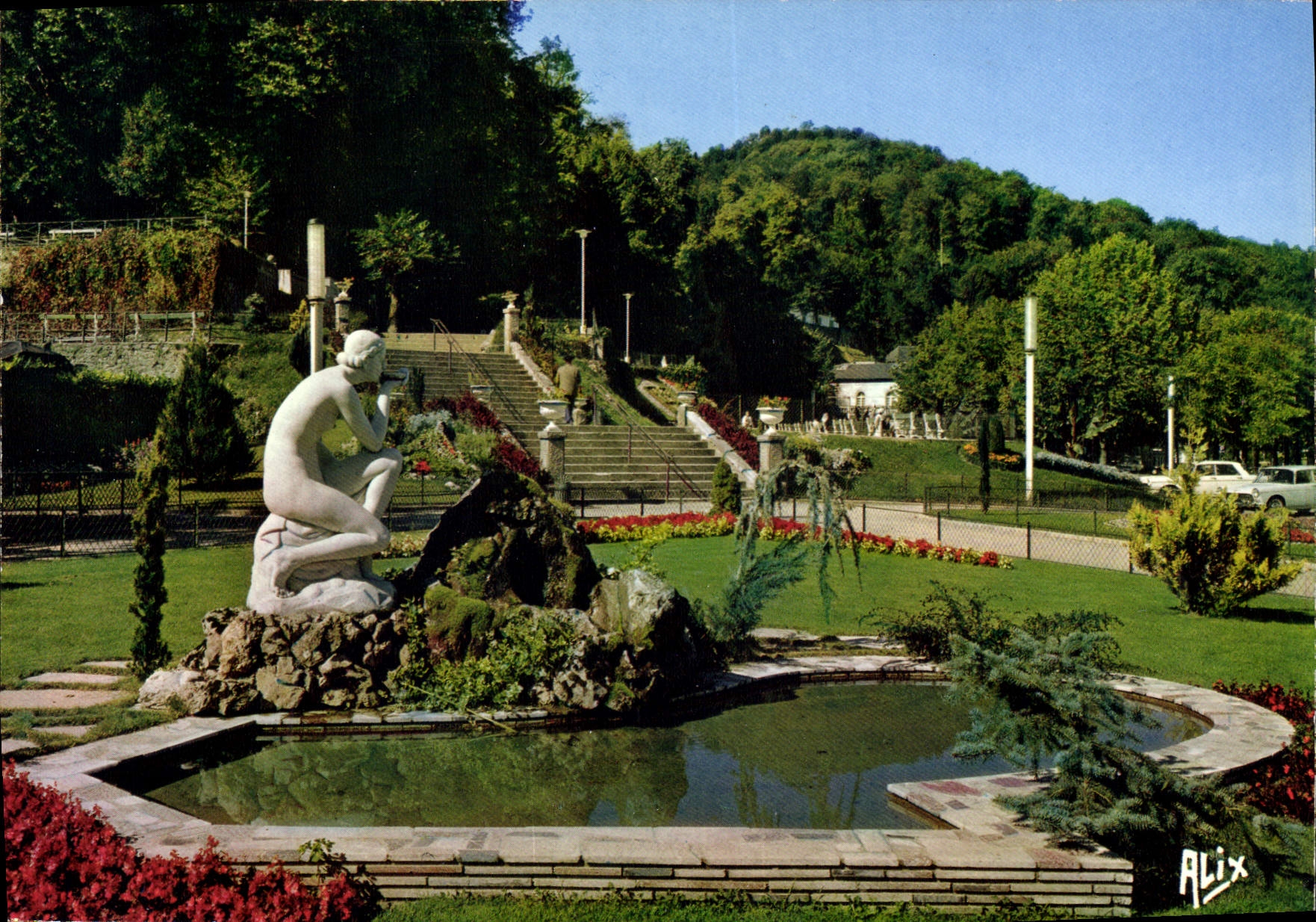 CPSM Les Pyrenees Bagneres de Bigorre Quartier Thermal la fontaine de Jouvence 
