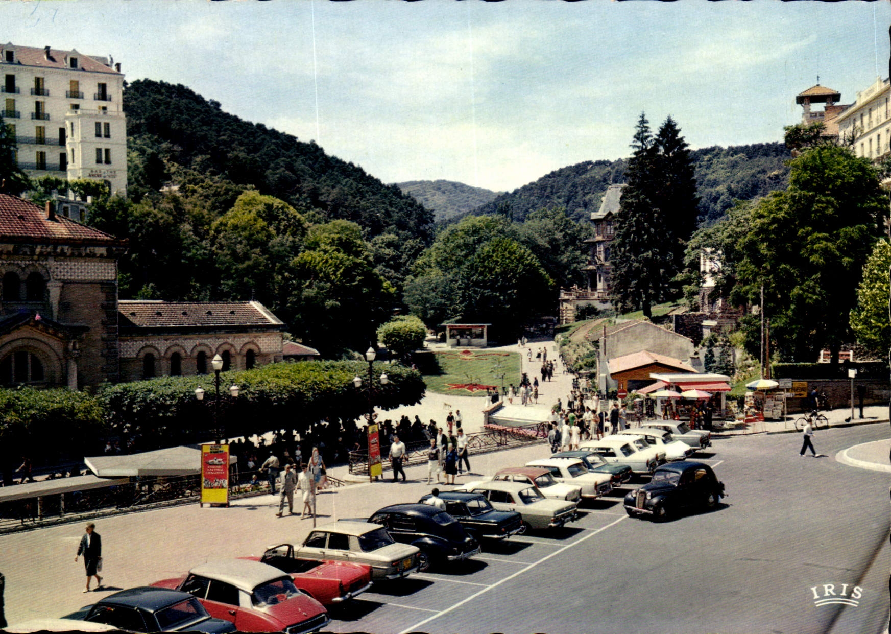 CPSM Chatelguyon P de D station thermal d'Auvergne le parc et l'etablissement Thermal