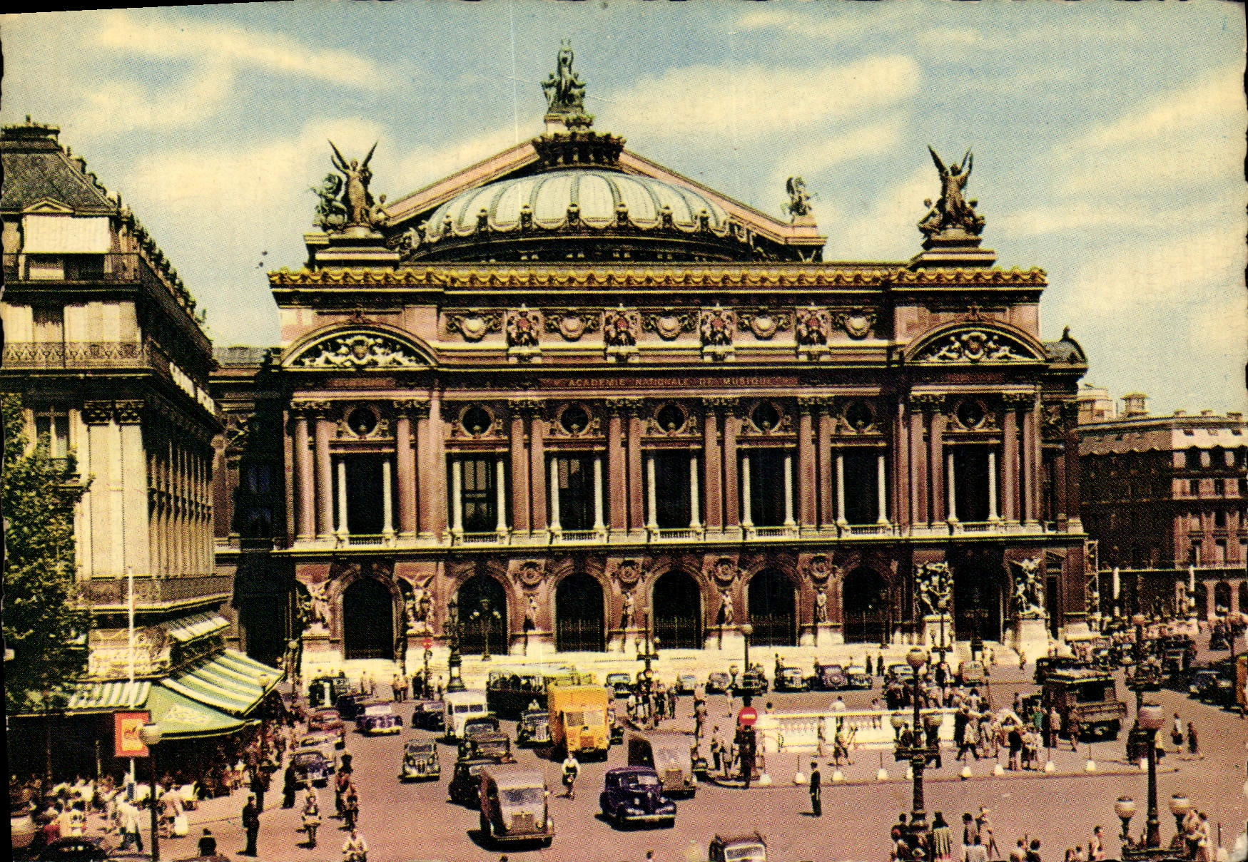 CPSM Paris la place et le Theatre National de l'Opera Arch Ch Garnier