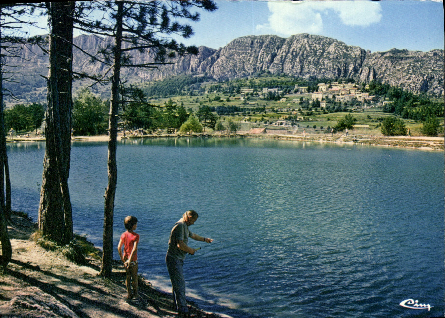 CPSM St Auban Alpes Mar le Lac et le village