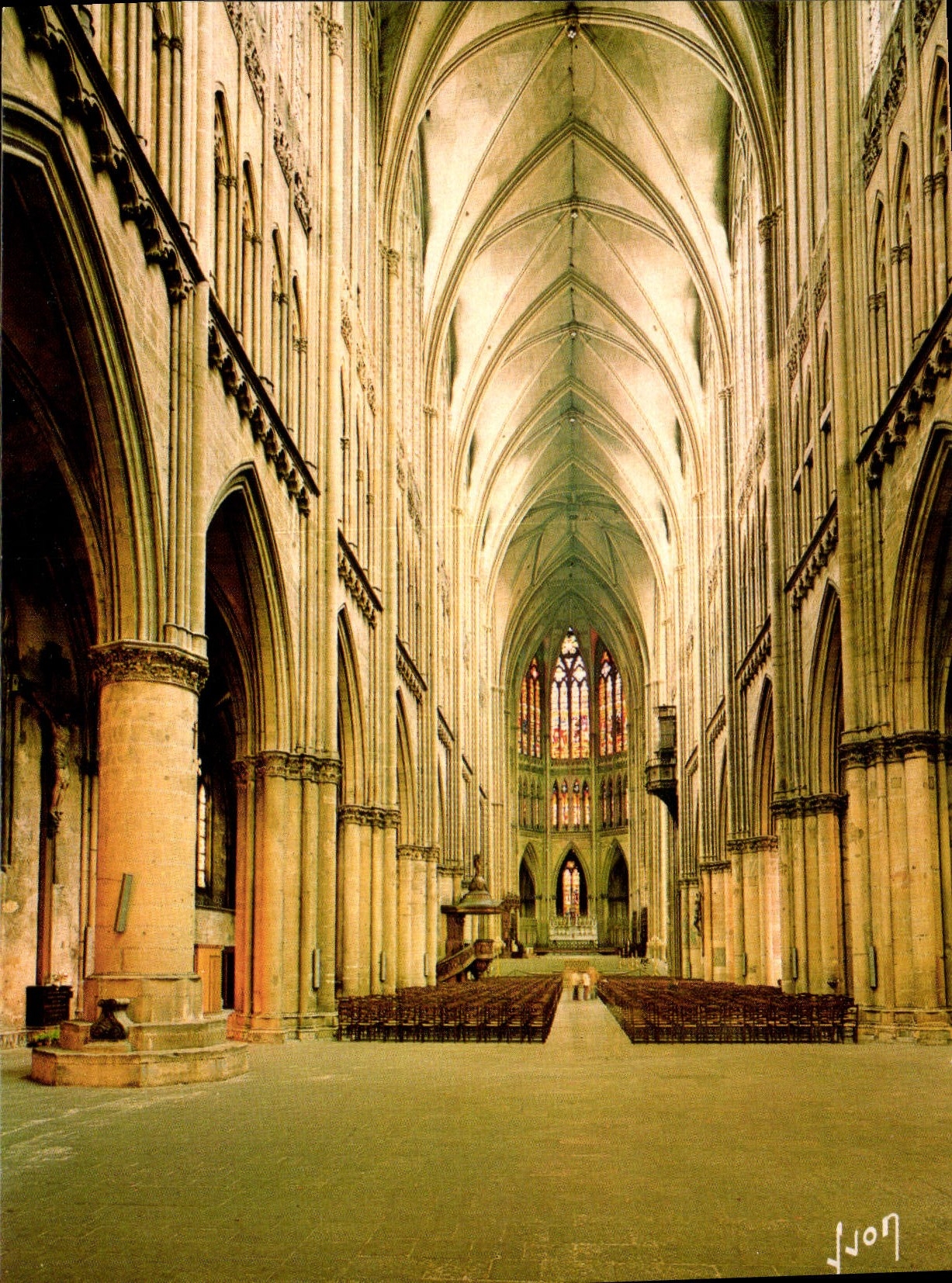 CPSM Metz Moselle la cathedrale la Nef la plus Haute de France apres le Choeur de Beauvais et avec l