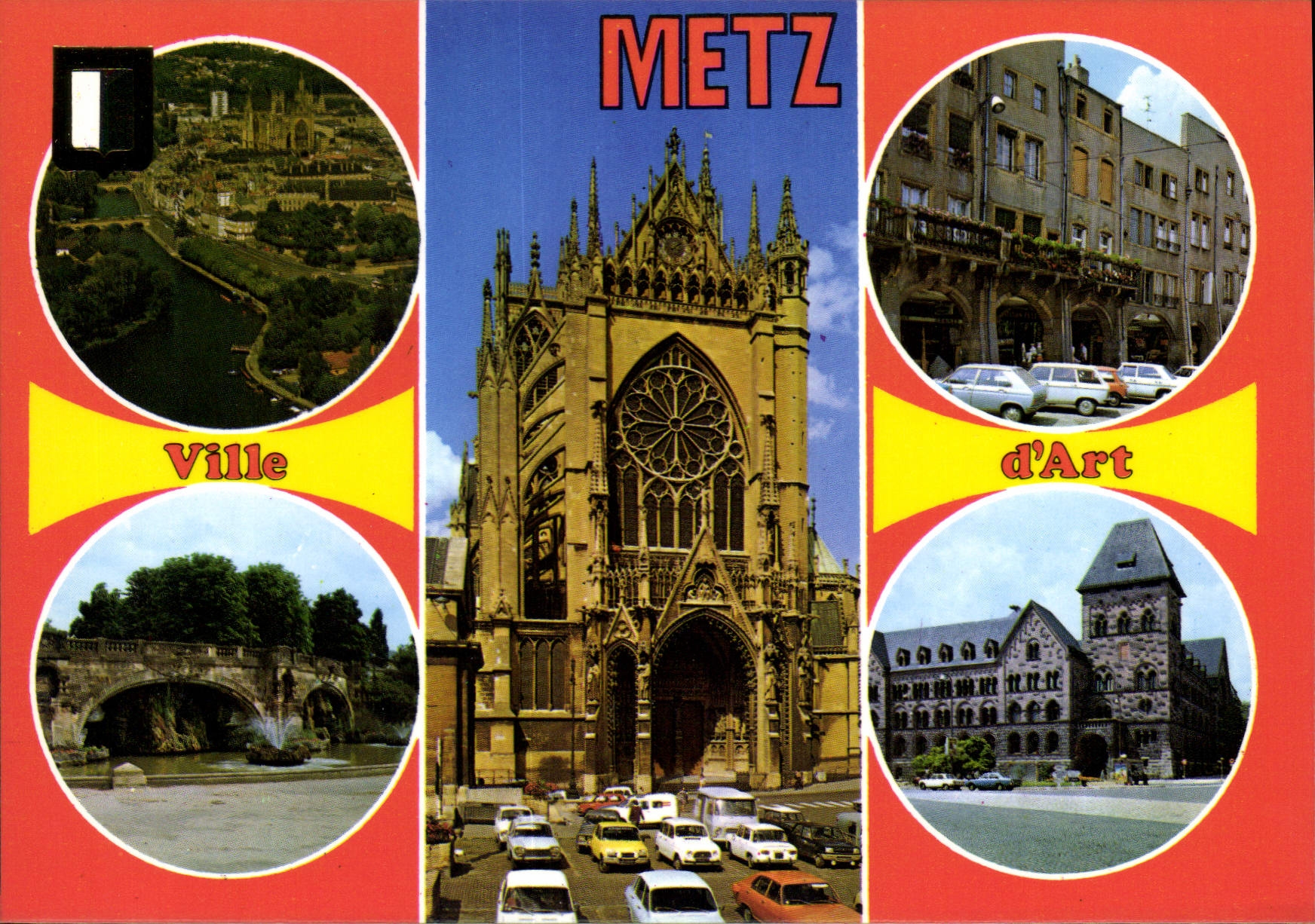CPSM Em Lorraine Metz Moselle France vue aerienne sur la cathedrale et la Moselle Facade de la cathe