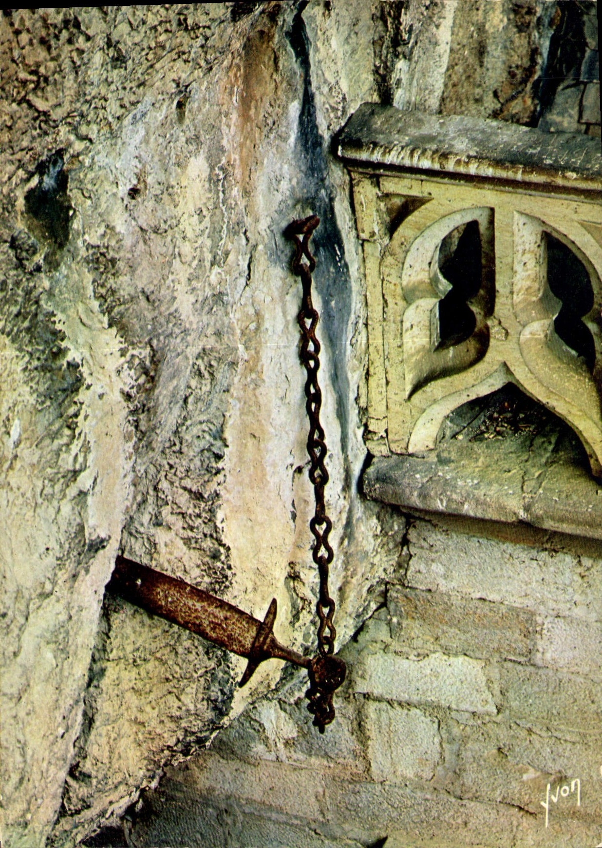 CPSM Roc Amadour Lot la Celebre epee de Roland le Preux Durandal fichee dans la parai racheuse 