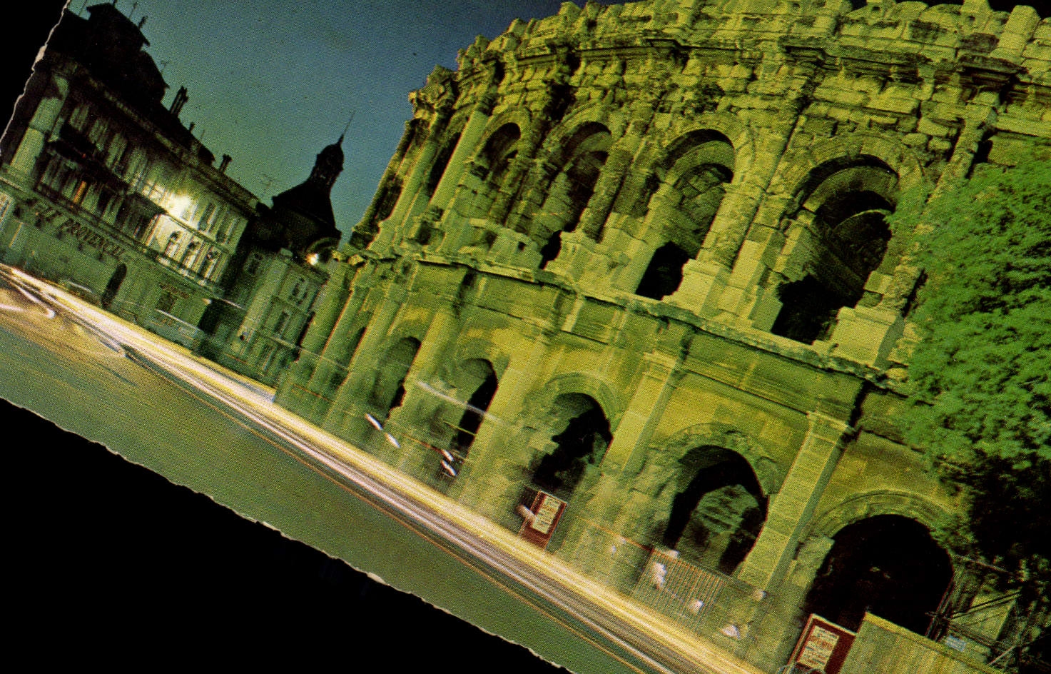 CPSM Nimes la nuit Gard les Arenes 