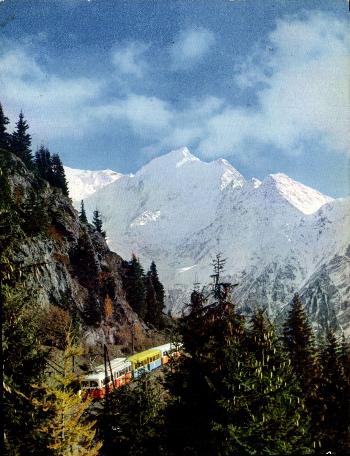 CPSM Massif du Mont Blanc Haute Savoie l'Aiguille de Bionnassar et le Tramway du Mont Blanc