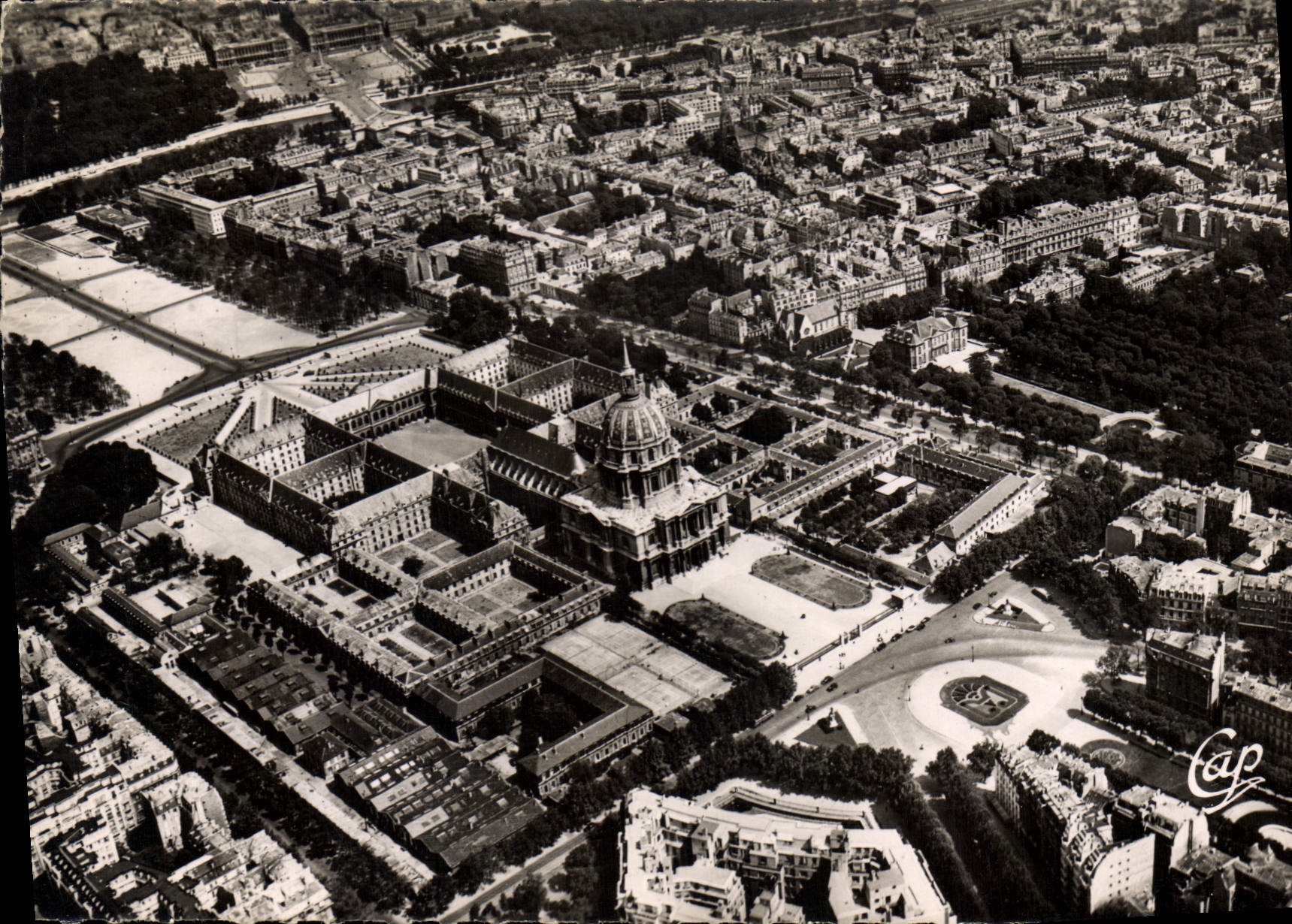 CPSM Paris l'hotel des Invalides vue aerienne