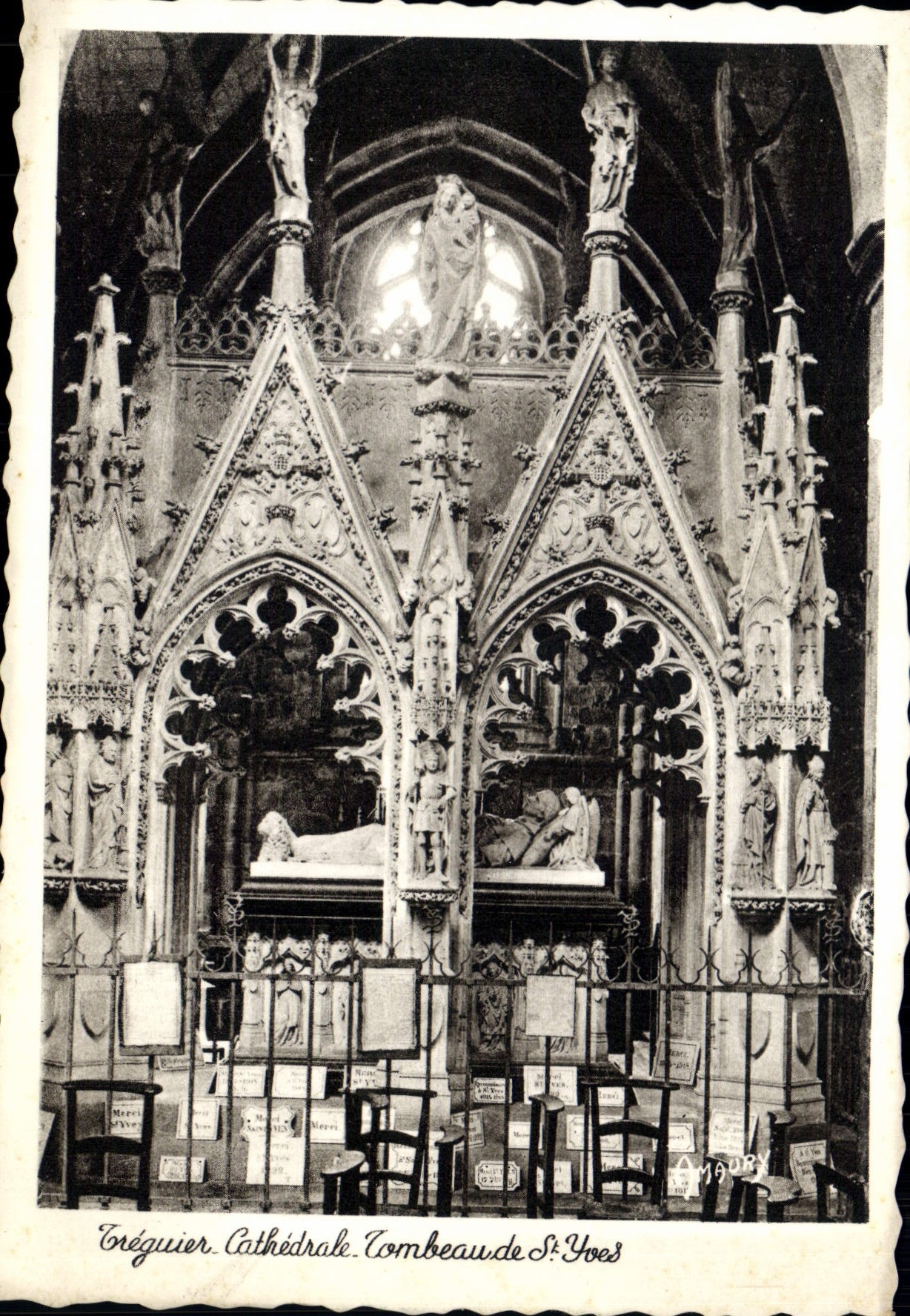 CPSM Treguier Cathedrale tombeau de St Yves 