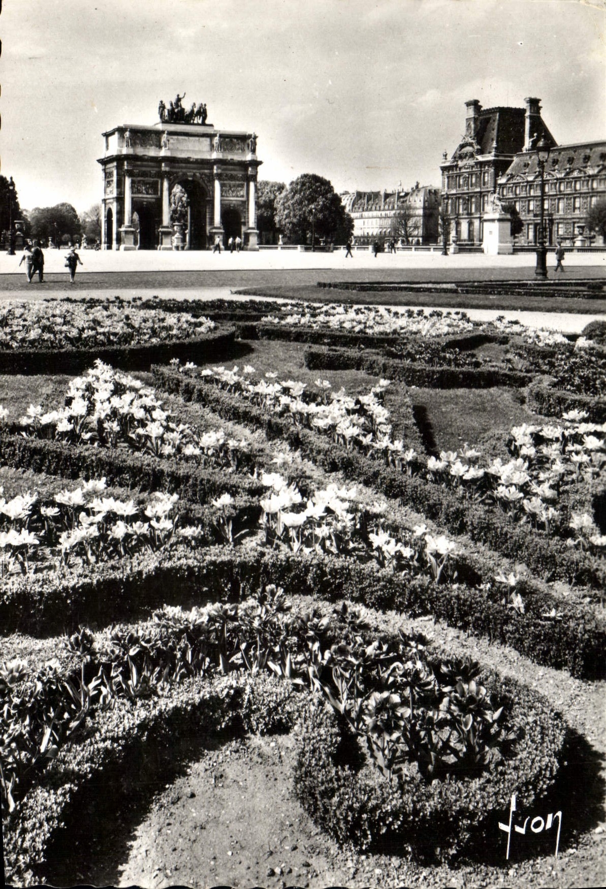 CPSM Paris en Flanant jardin des Tuileries l'Arc de Triomphe du Carrousel