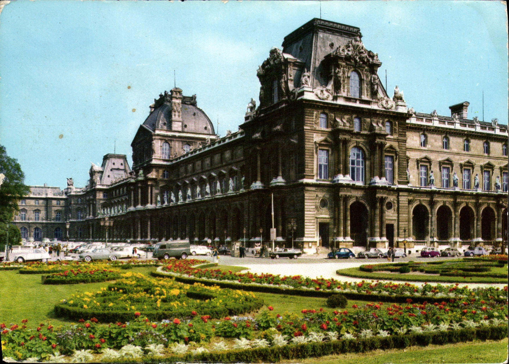 CPSM Paris le Louvre et ses Parterres 