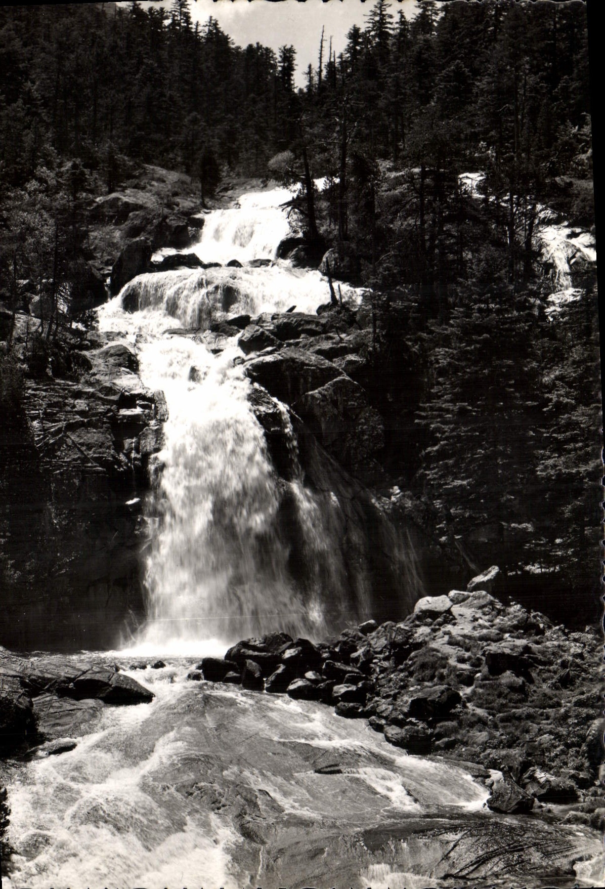 CPSM Les Pyrenees Le Pont d'espagne La Cascade 