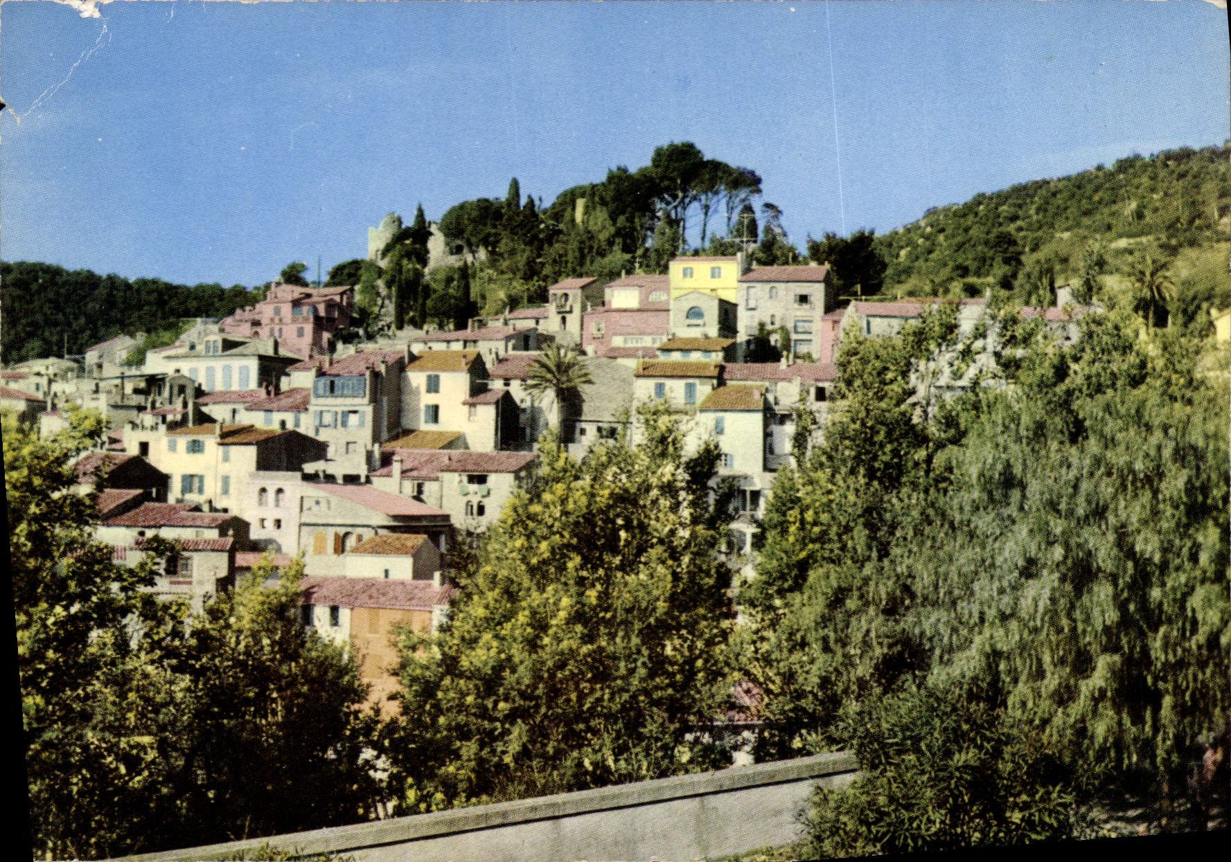 CPSM Reflets de la Cote des Maures Bormes les Mimosas Var Vue generale de vieux Village Provencal
