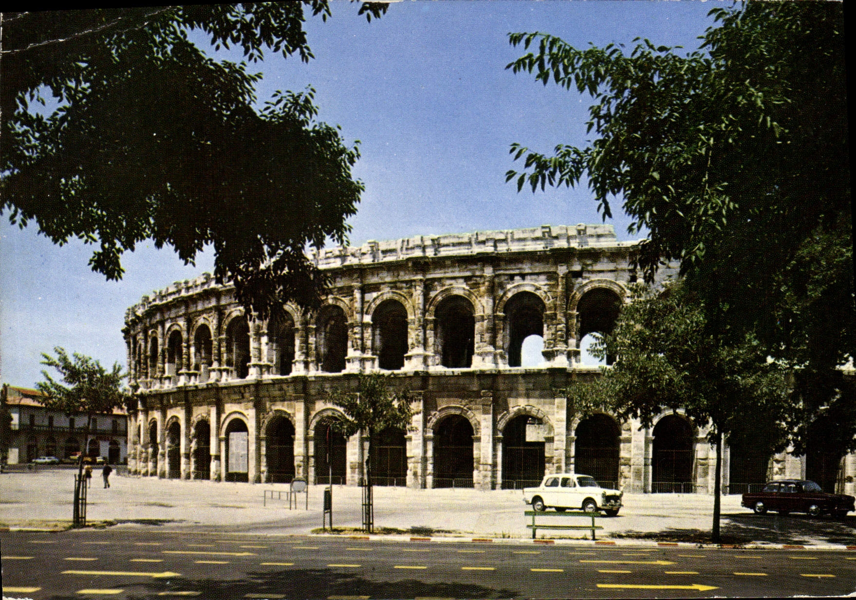 CPSM La Rome Francaise Nimes Les Arenes 