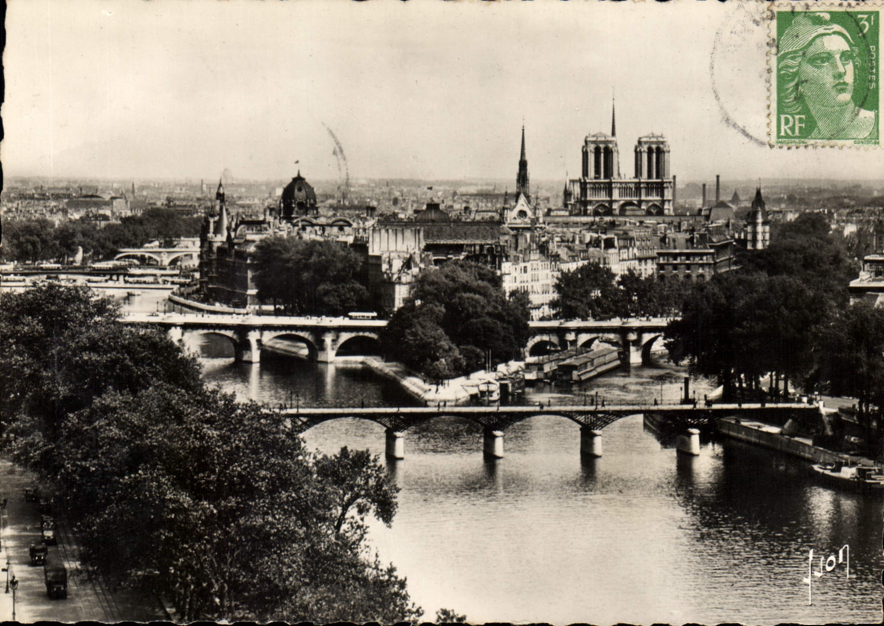 CPSM Paris en Flanani La Cite Notre Dame