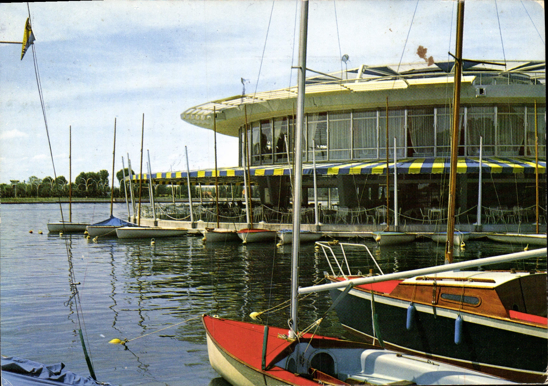 CPSM Vichy rotonde du lac d'Allier