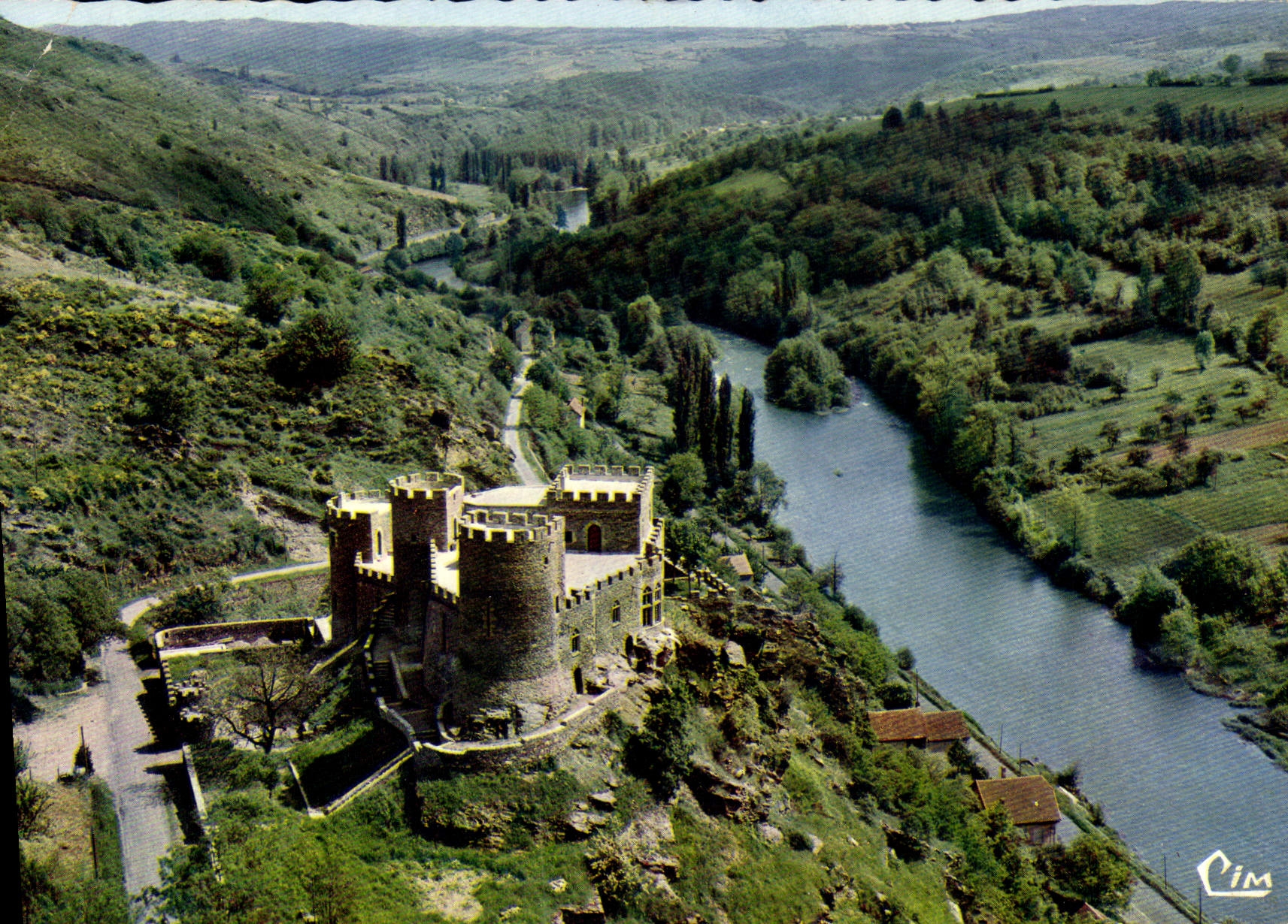 CPSM Vallee de la Sioule Chateau Feodal de Chouvigny