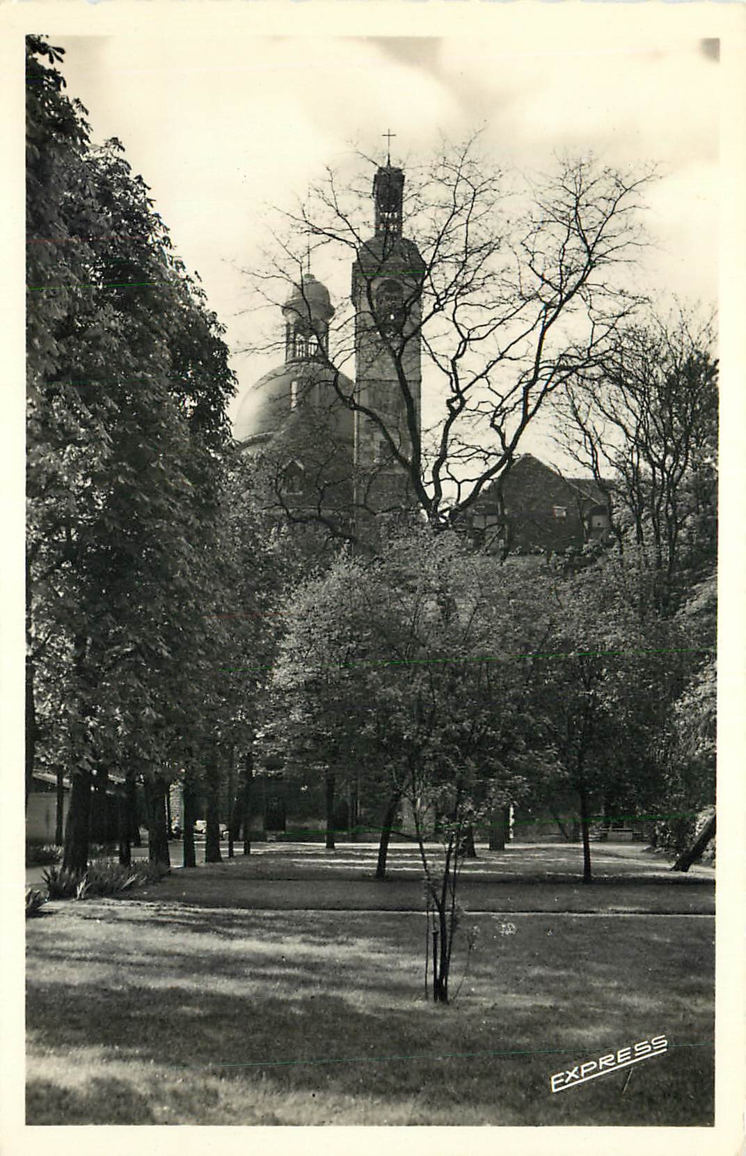 CPA Eglise des Carmes Paris le Campanile