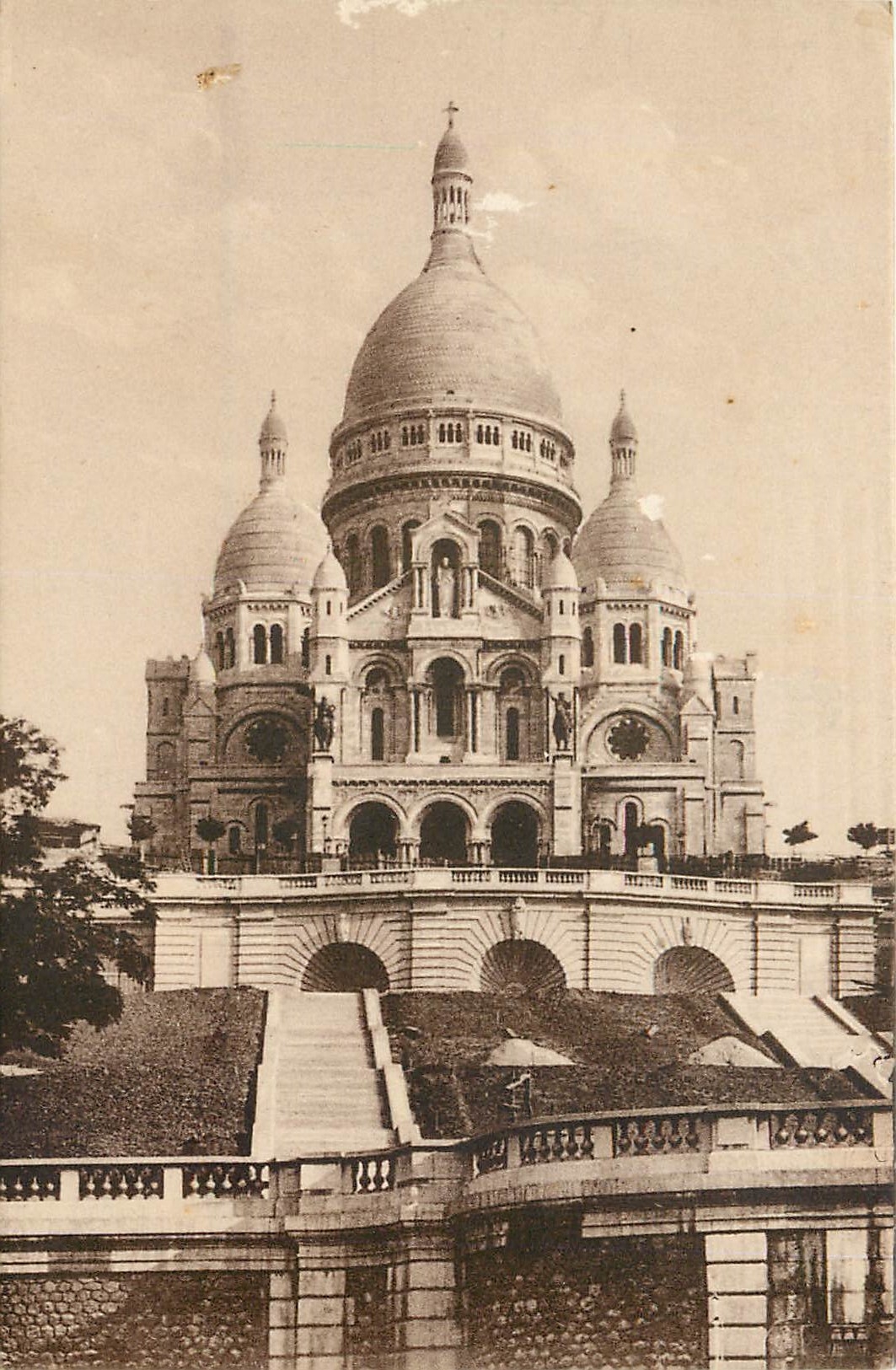 CPA Paris la Basilique du Sacre Coeur de Montmartre