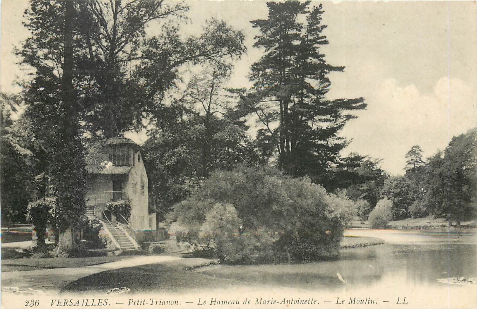 CPA Versailles Petit Trianon le Hameau de Marie Antoinette le Moulin