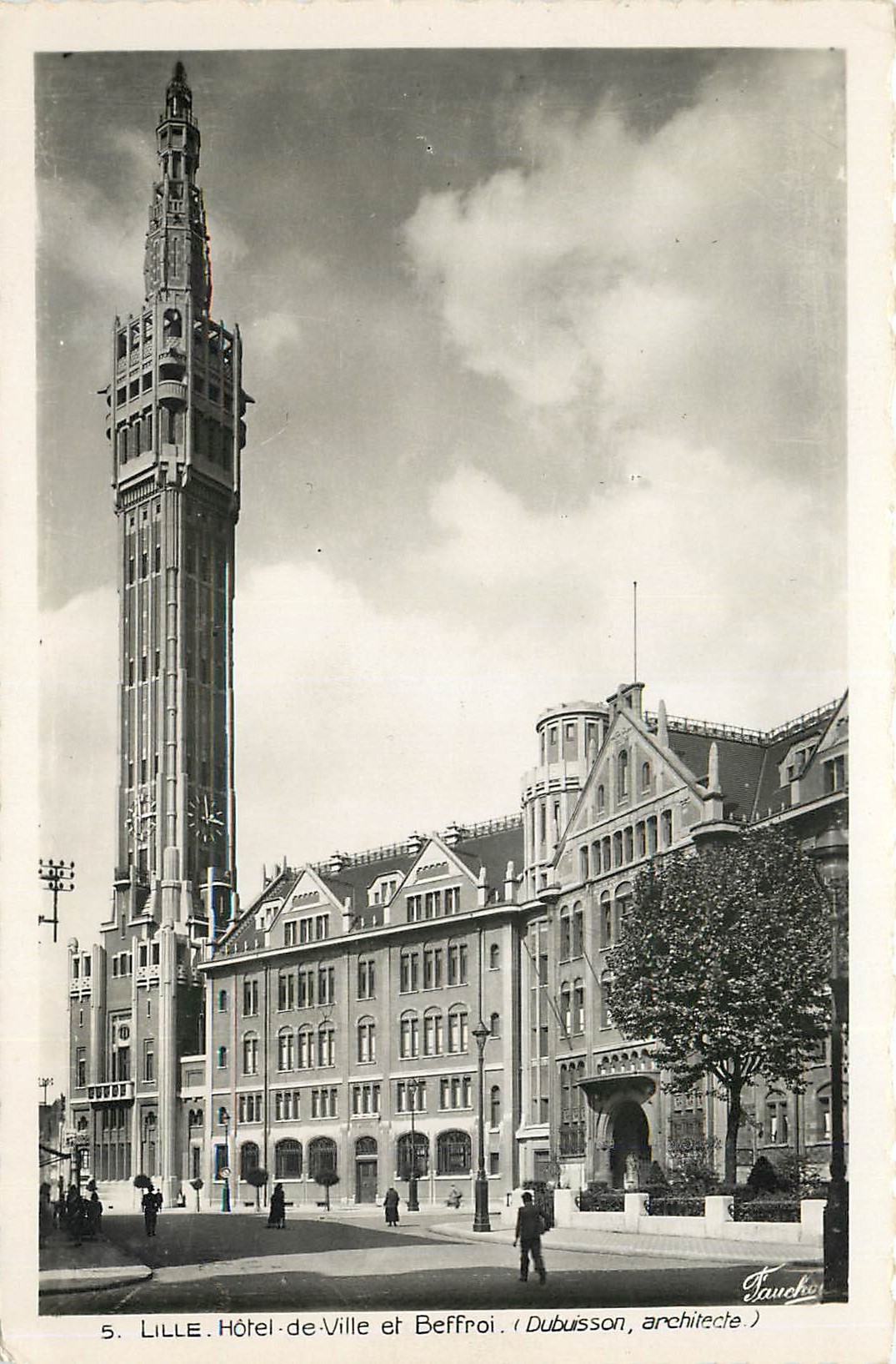 CPA Lille Hotel de Ville et Belfroi