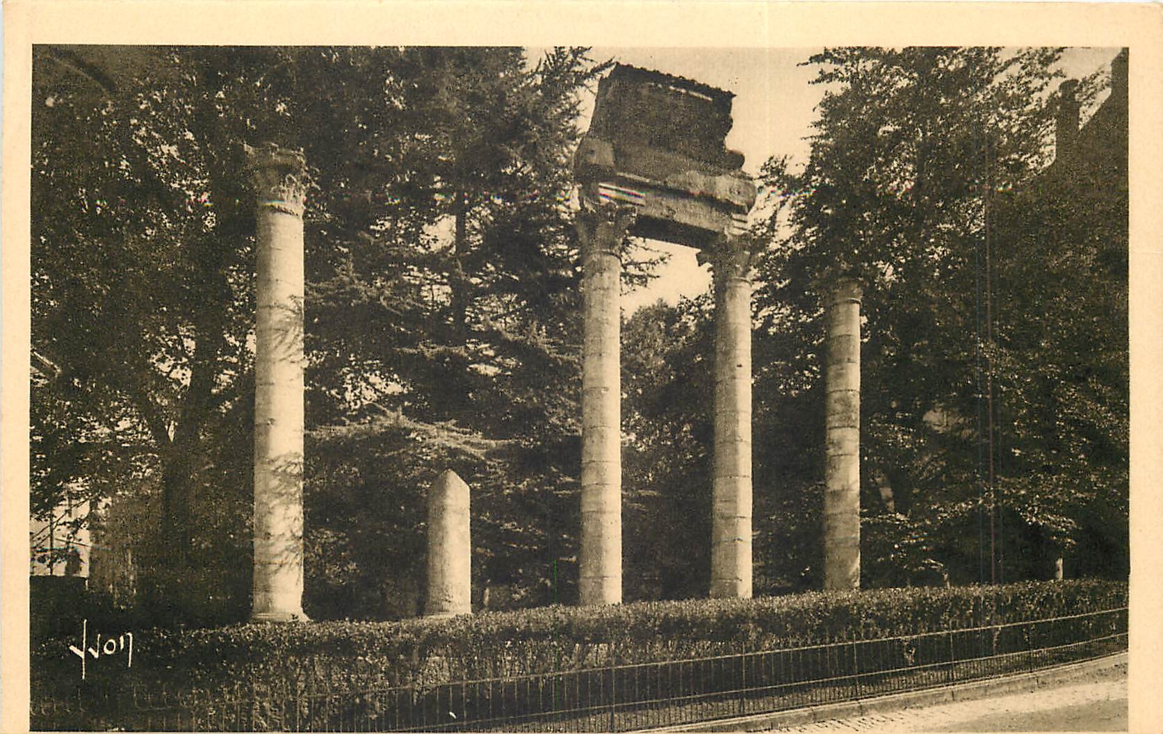 CPA Besancon (Doubs) Square Castan ruines du theatre romain