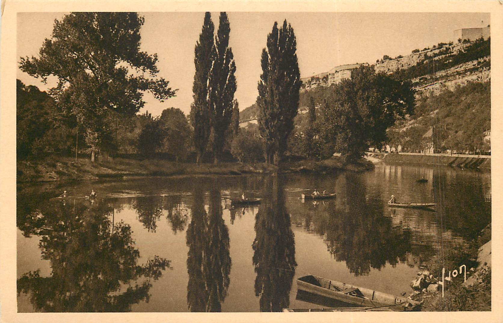 CPA Besancon (Doubs) Le Doubs au pied de la citadelle