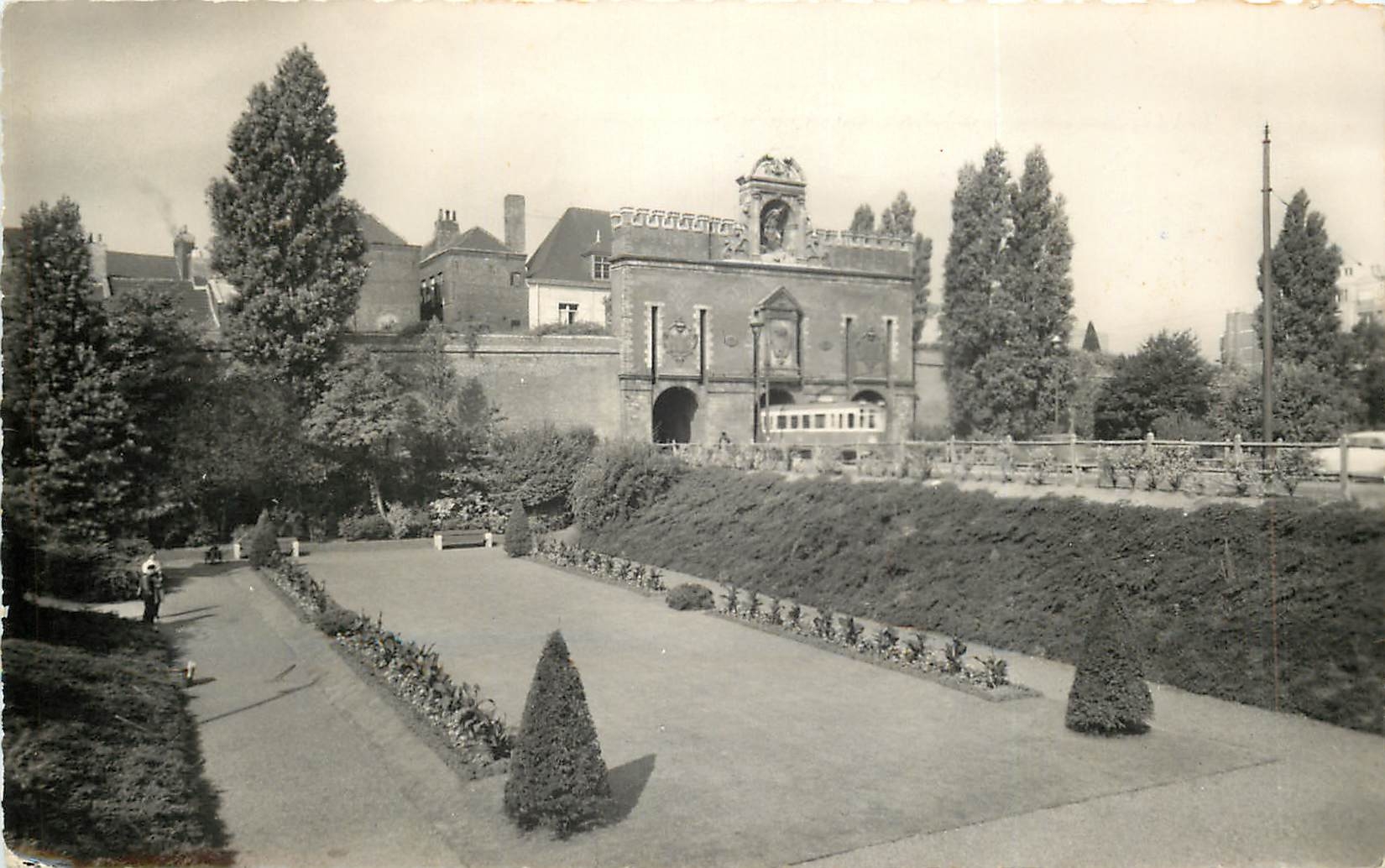 CPA Lille (Nord) La Porte de Roubaix