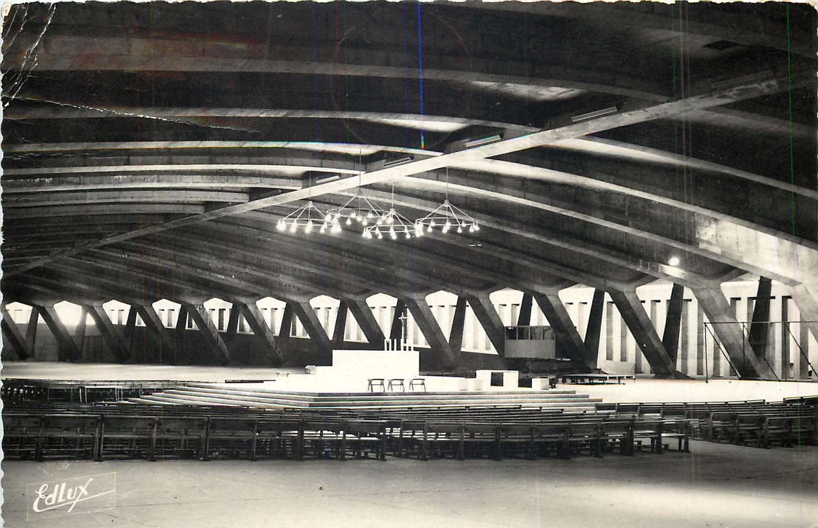 CPA Lourdes la basilique Souterraine Ste Pie X