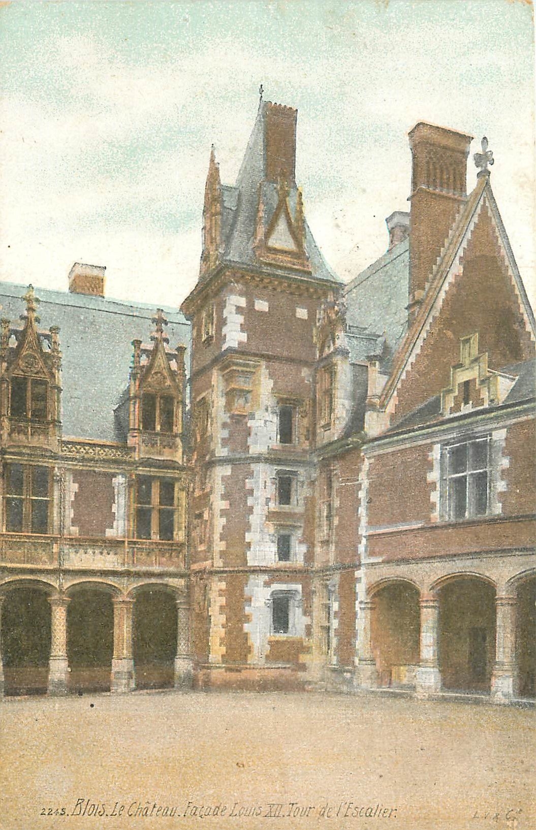 CPA Blois le chateau Facade Louis XII tour de l'Escalier