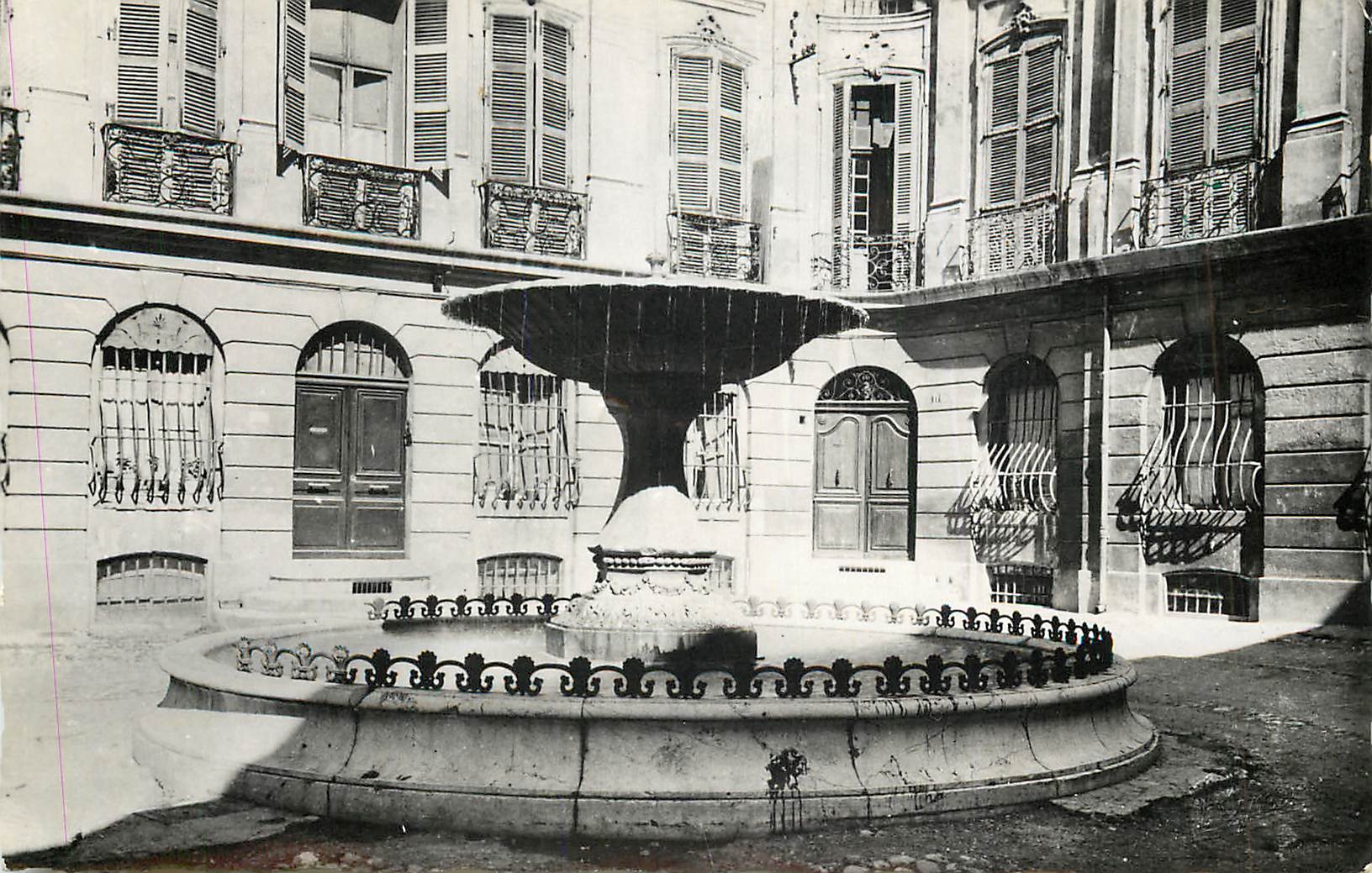 CPA Cite du Roy Rene Aix en Provence Fontaine et Place d'Alebrtoz (Anciens Hotels