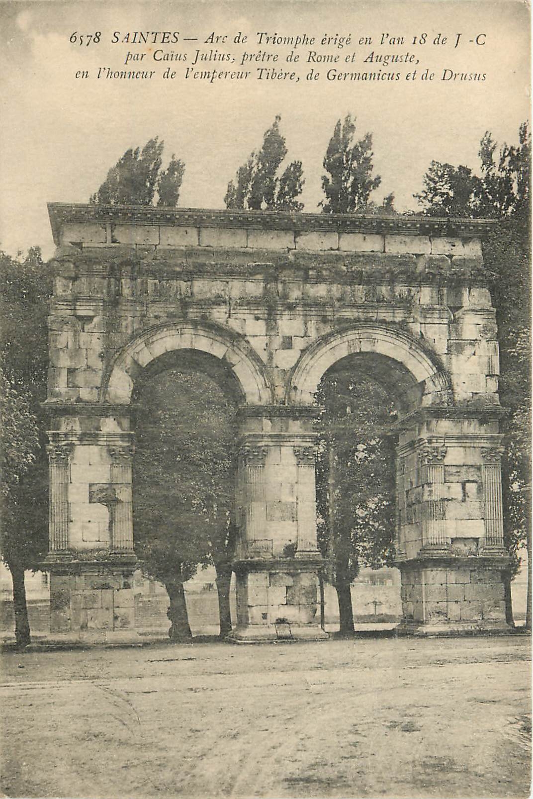 CPA Saintes Arc de Triomphe erige en l'an 18 DE j c